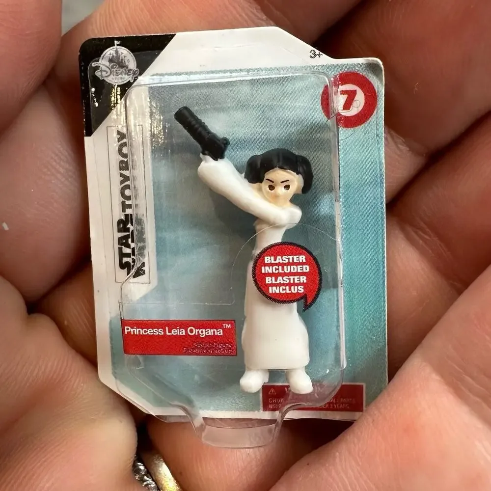 Star Wars Toybox Mini Toy Princess Leia Organa with Blaster Action Figure